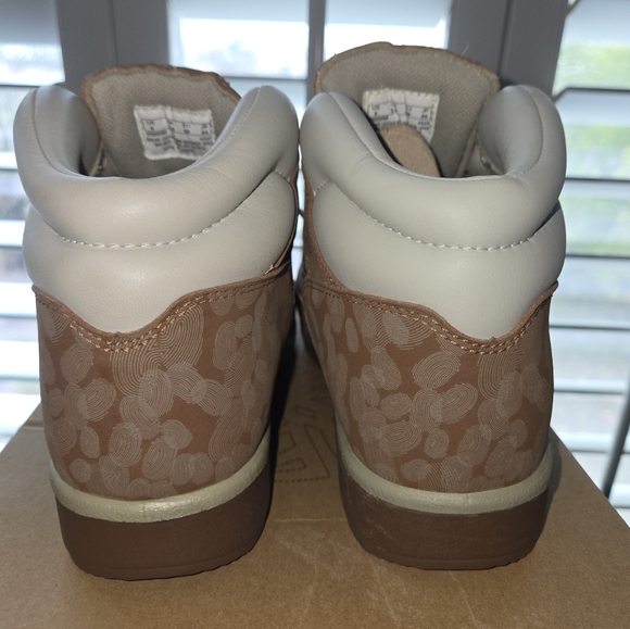 💥TIMBERLAND BOOTS SIZE 6Y/8W MULTI TAN - Picture 3 of 5